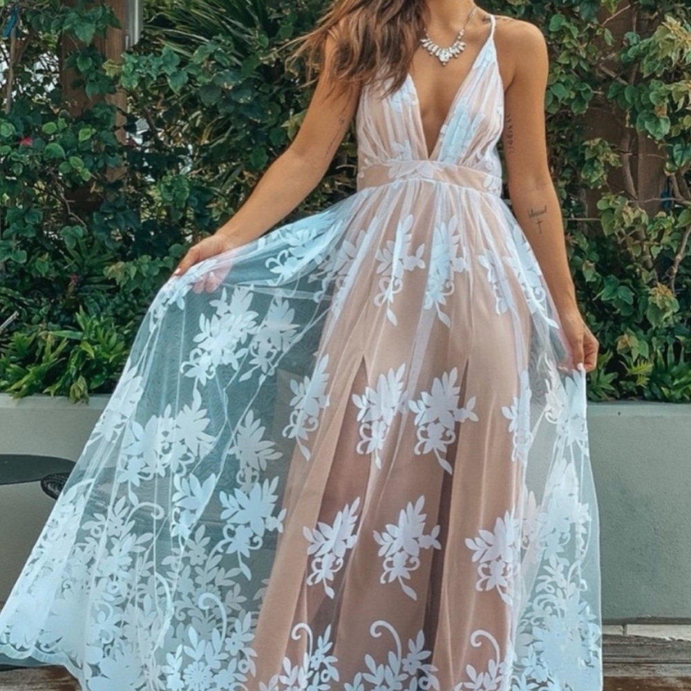 Luxxel Halle Maxi Dress Velvet Flower Sheer overlay White Nude Wedding Gala S - Picture 3 of 12